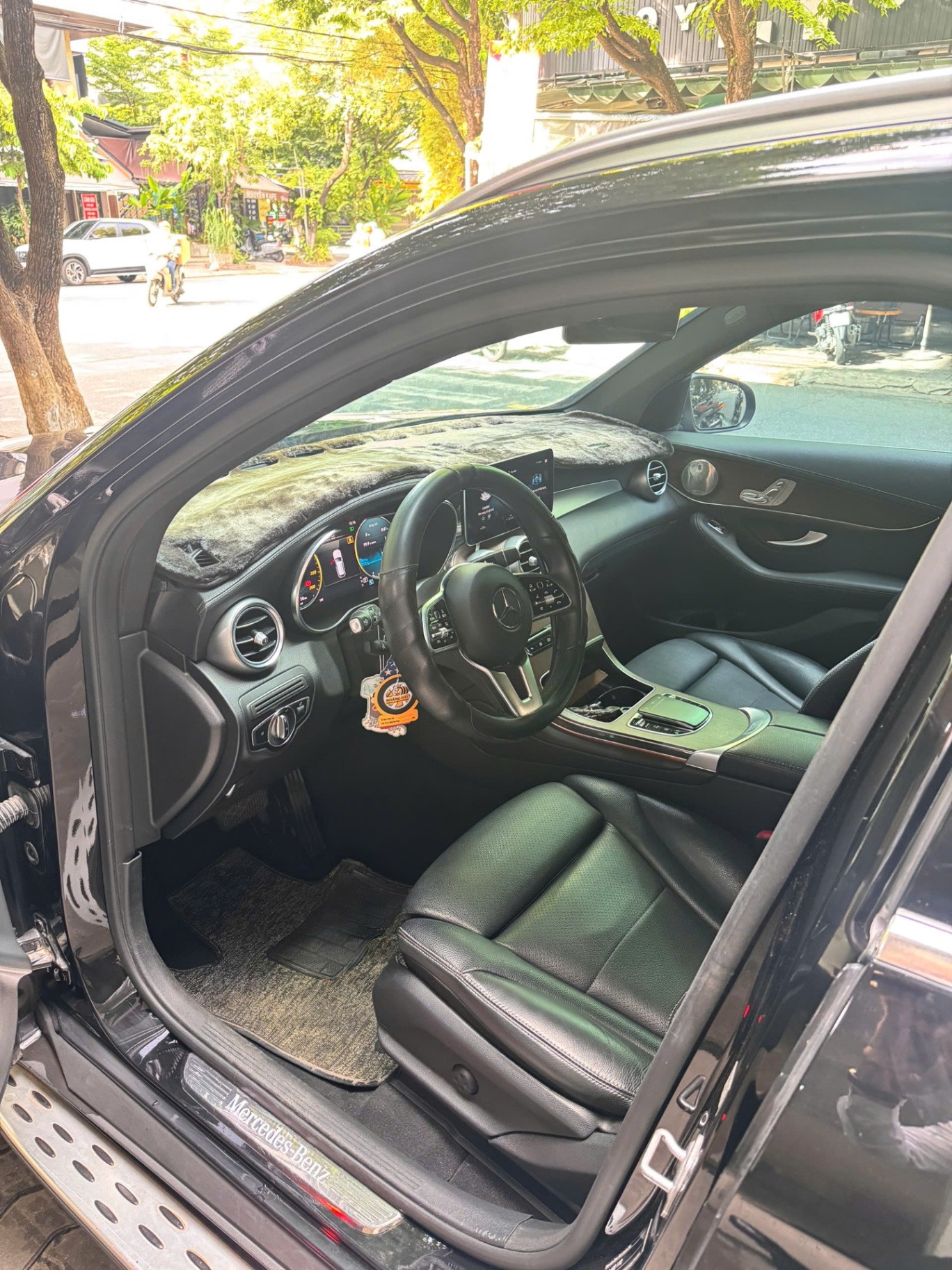 Mercedes GLC 2021 200 4Matic - Nội thất 1