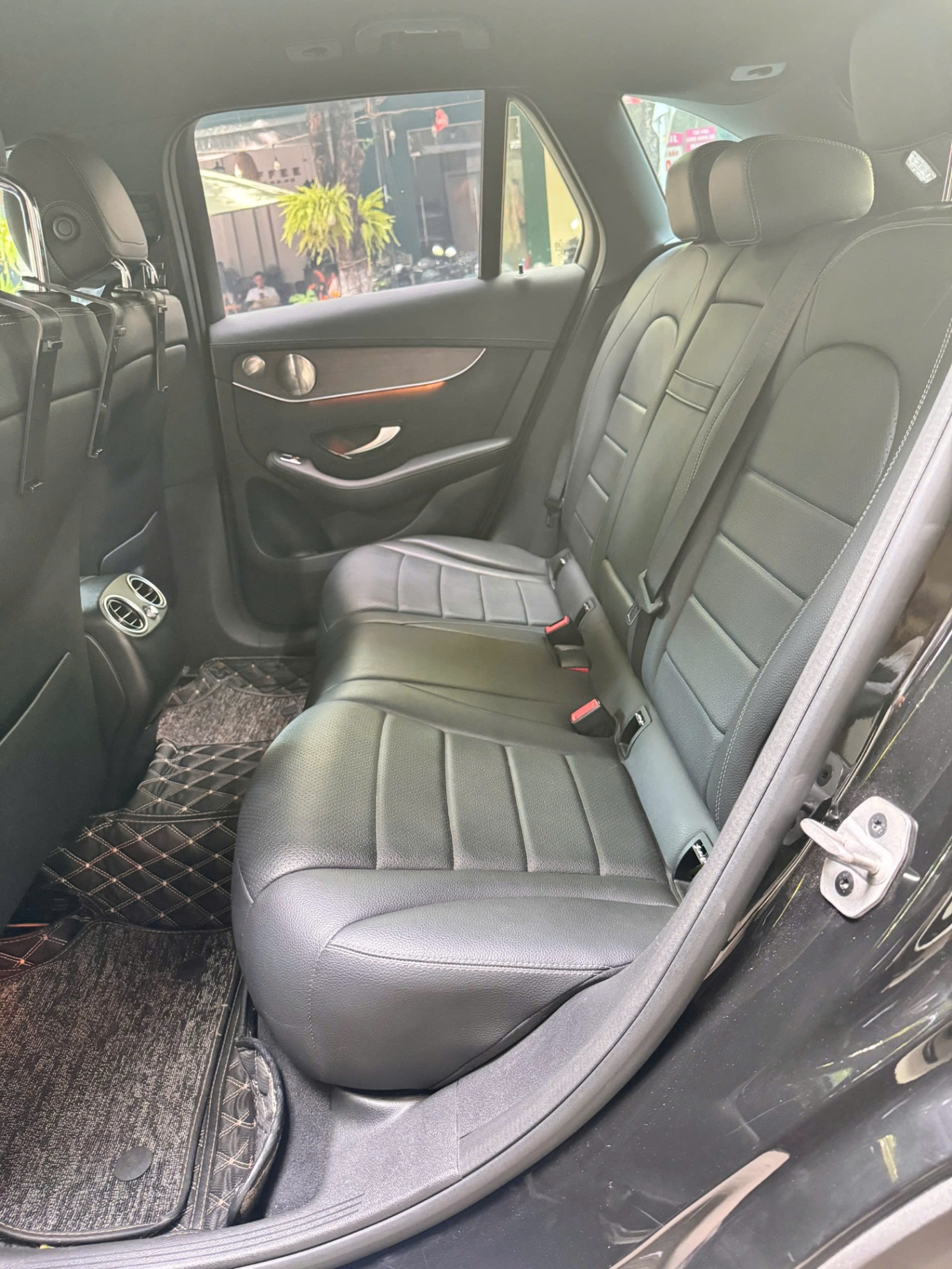 Mercedes GLC 2021 200 4Matic - Nội thất 2