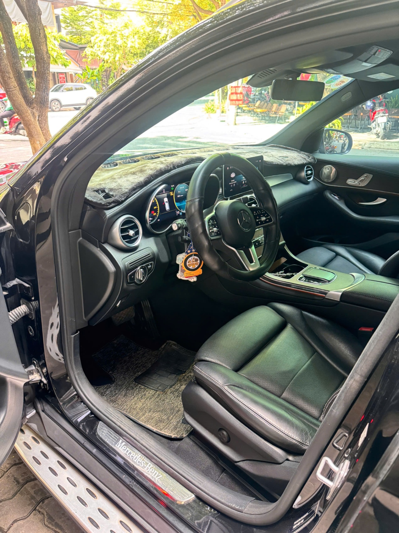 Mercedes GLC 2021 200 4Matic - Nội thất 3