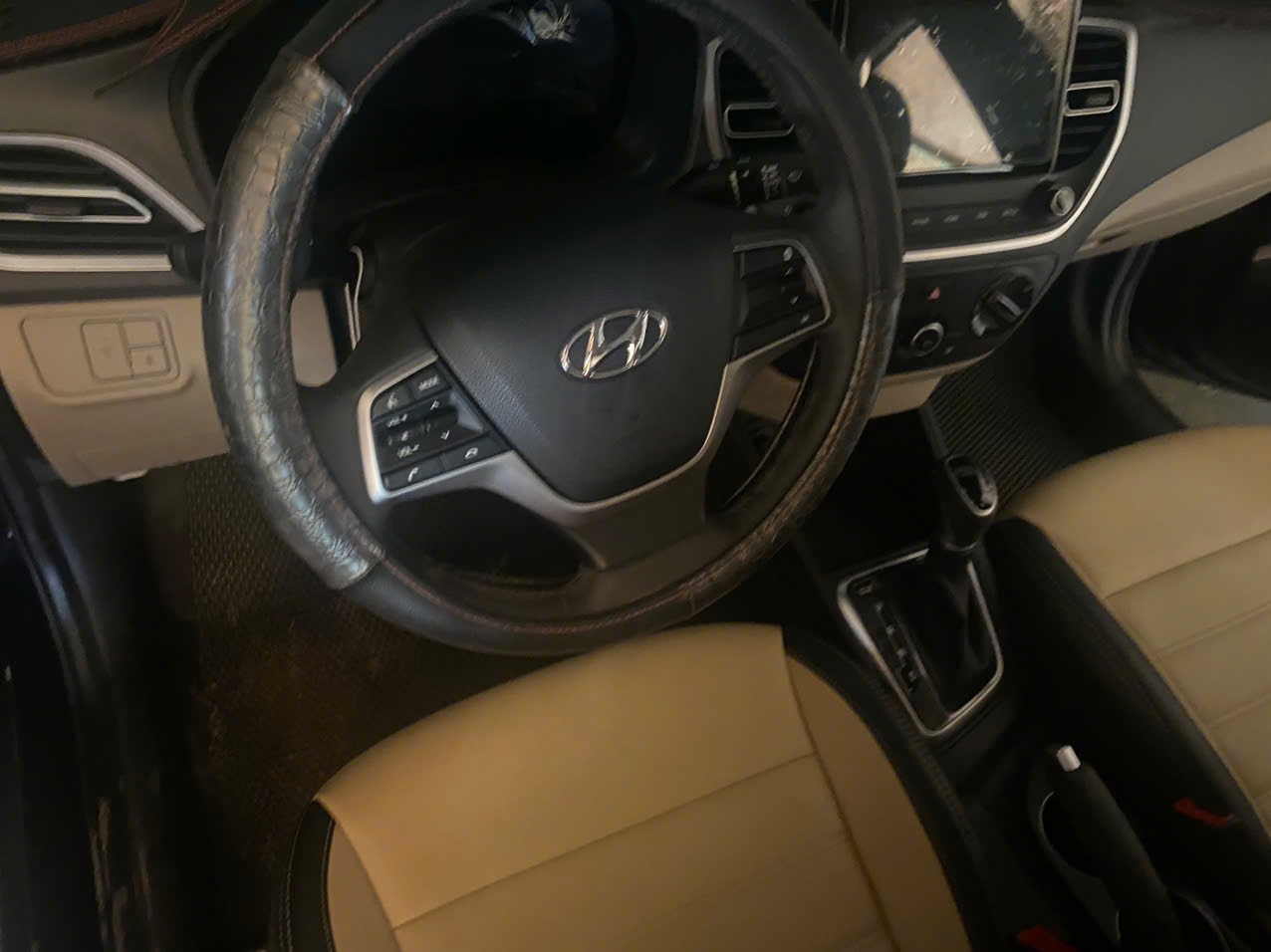 Hyundai Accent 1.4 AT 2021 - Nội thất 7