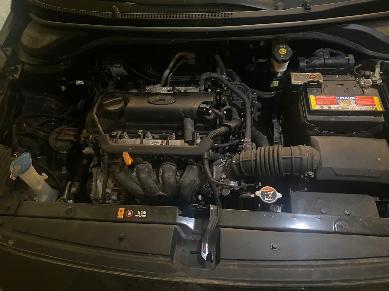 Hyundai Accent 1.4 AT 2021 - Khoang động cơ 3