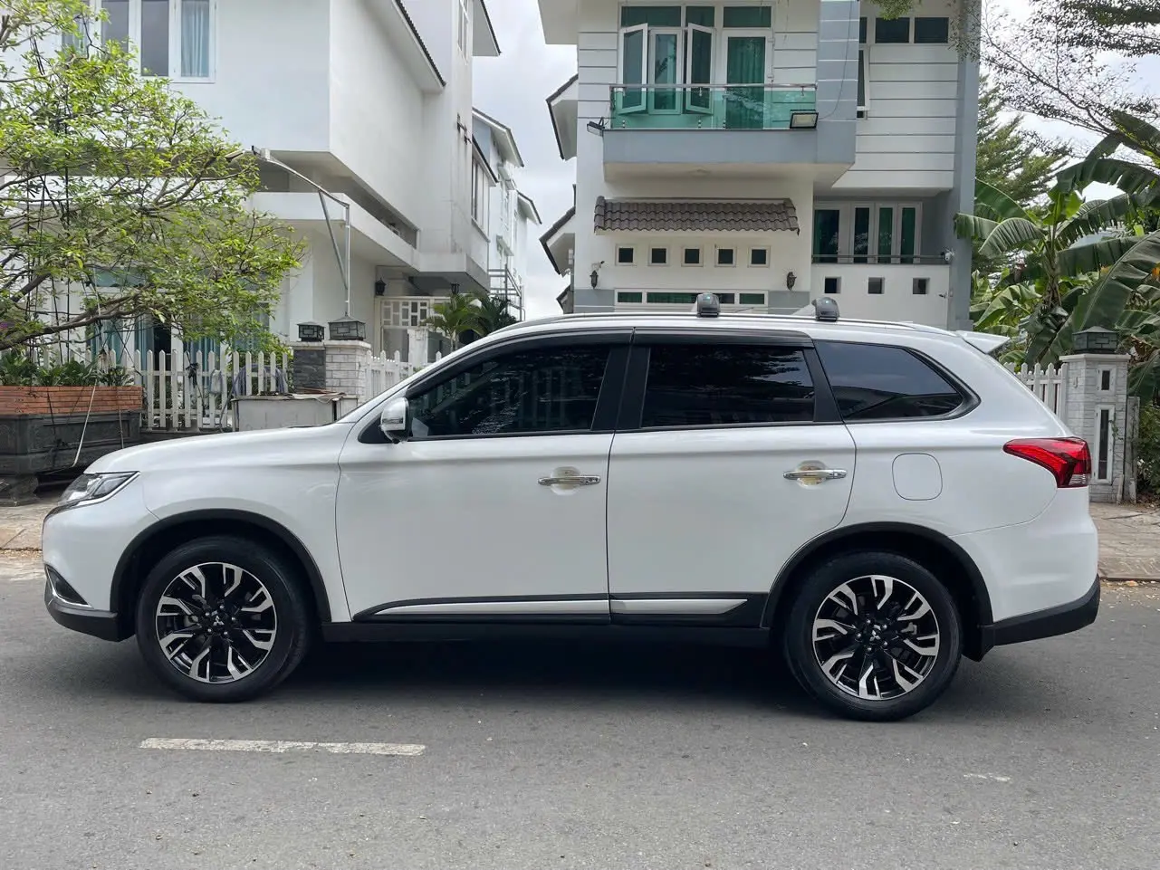 Mitsubishi Outlander 2.0 CVT 2021 - Ngoại thất 4