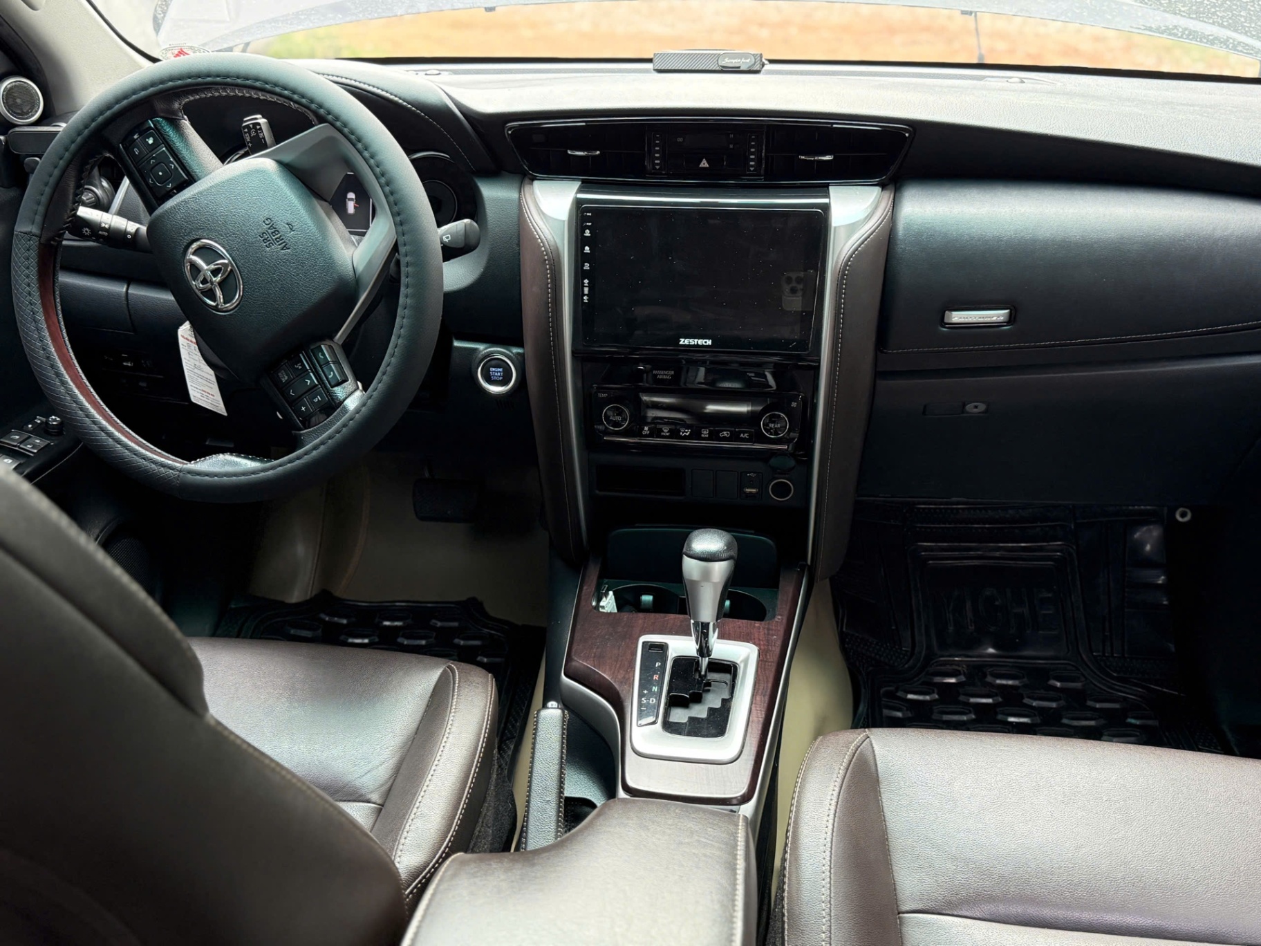 Toyota Fortuner 2019 2.7V 4x2 AT - Nội thất 8