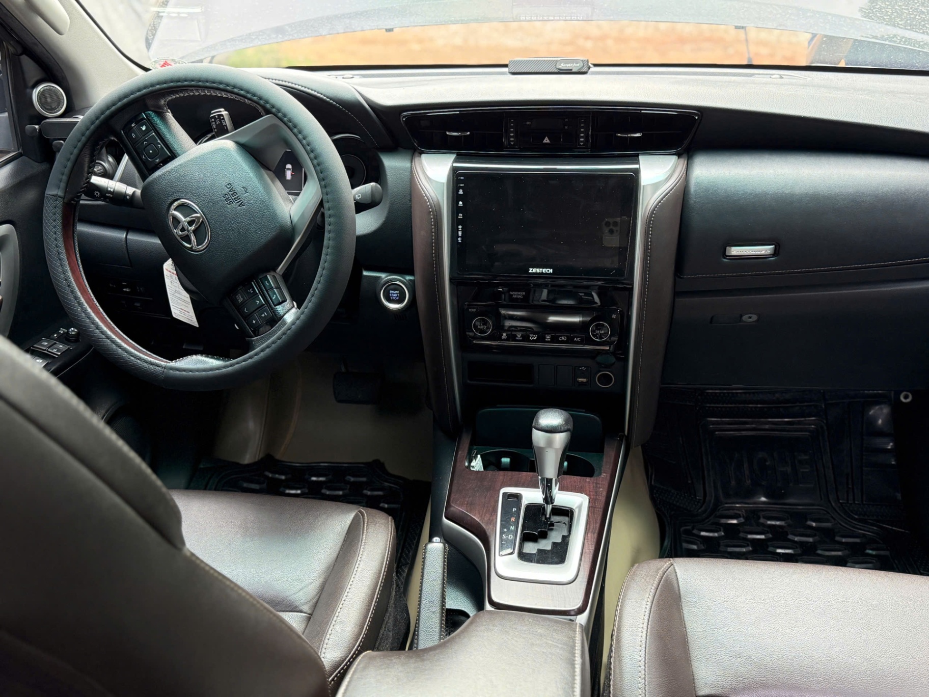 Toyota Fortuner 2019 2.7V 4x2 AT - Nội thất 9