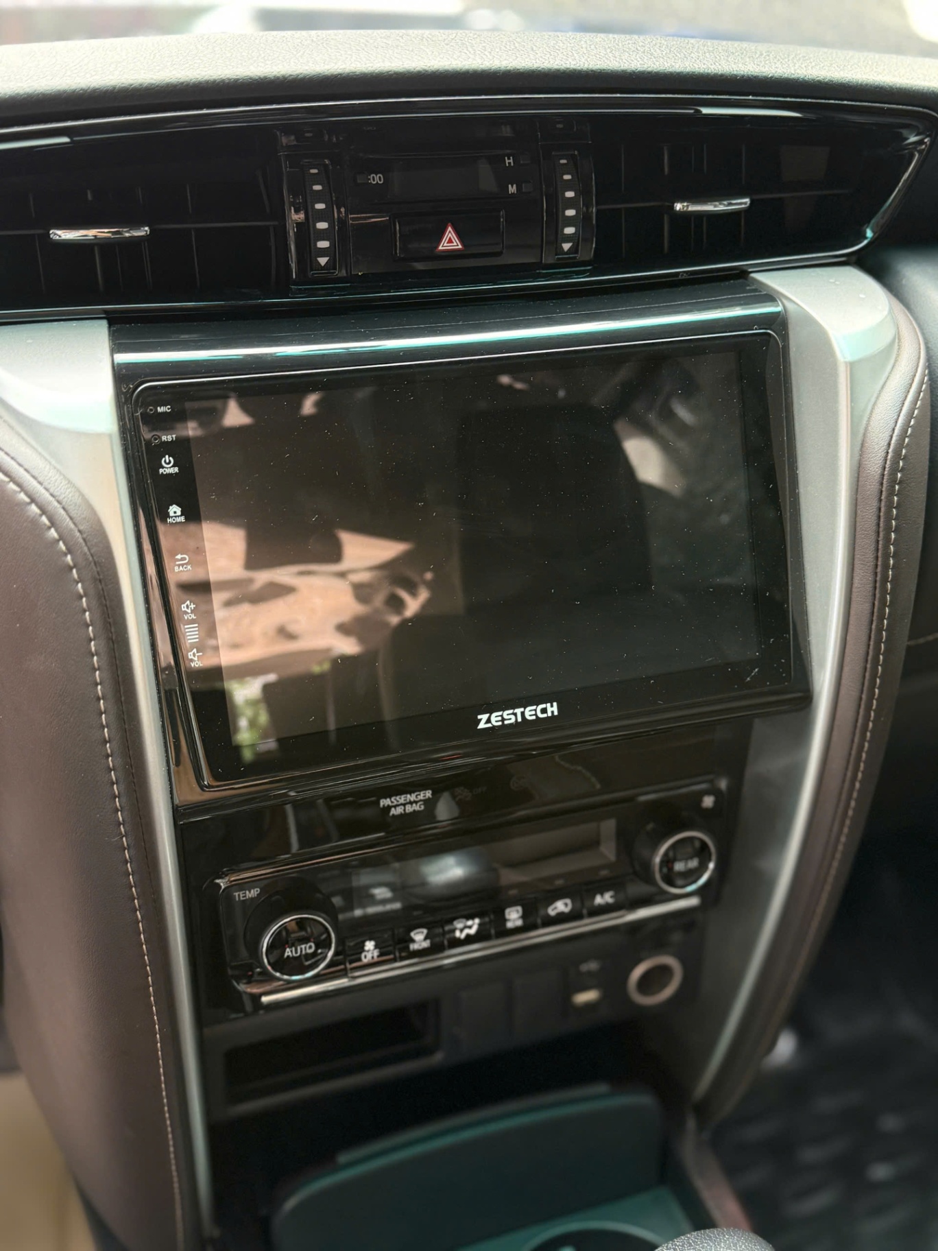 Toyota Fortuner 2019 2.7V 4x2 AT - Nội thất 10