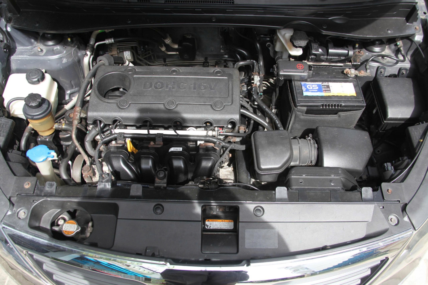 Kia Sportage 2012 Limited 2.0 AT - Khoang động cơ 1