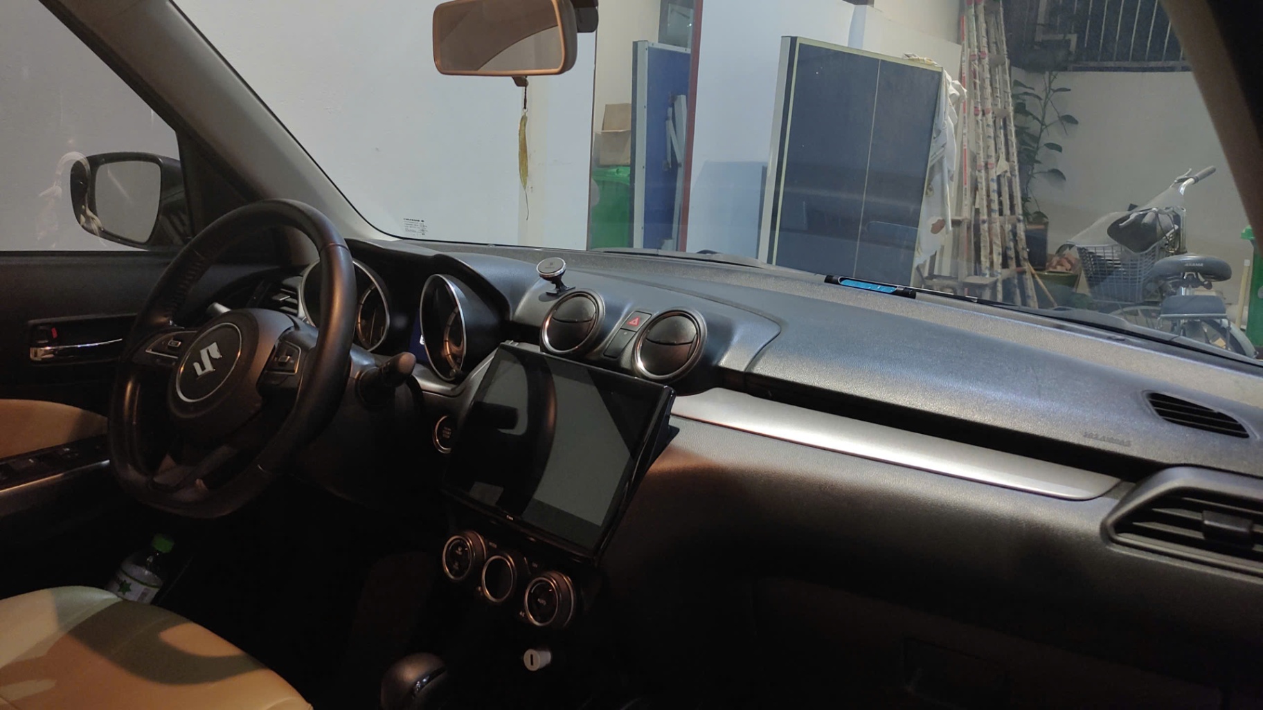 Suzuki Swift GLX 1.2 AT 2021 - Nội thất 1