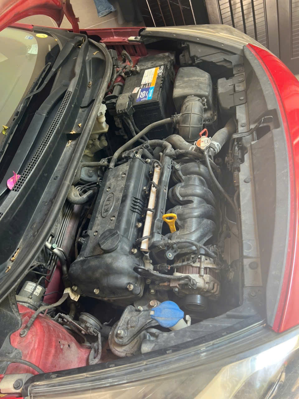 Kia Rio 1.4 AT 2015 - Khoang động cơ 1