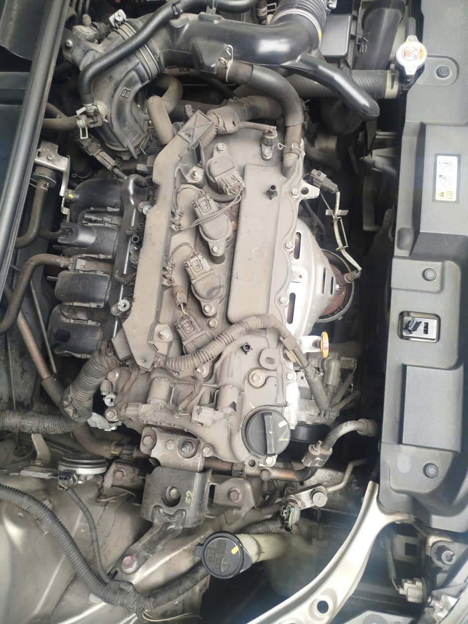 Toyota Vios E 1.5 CVT 2023 - Khoang động cơ 1