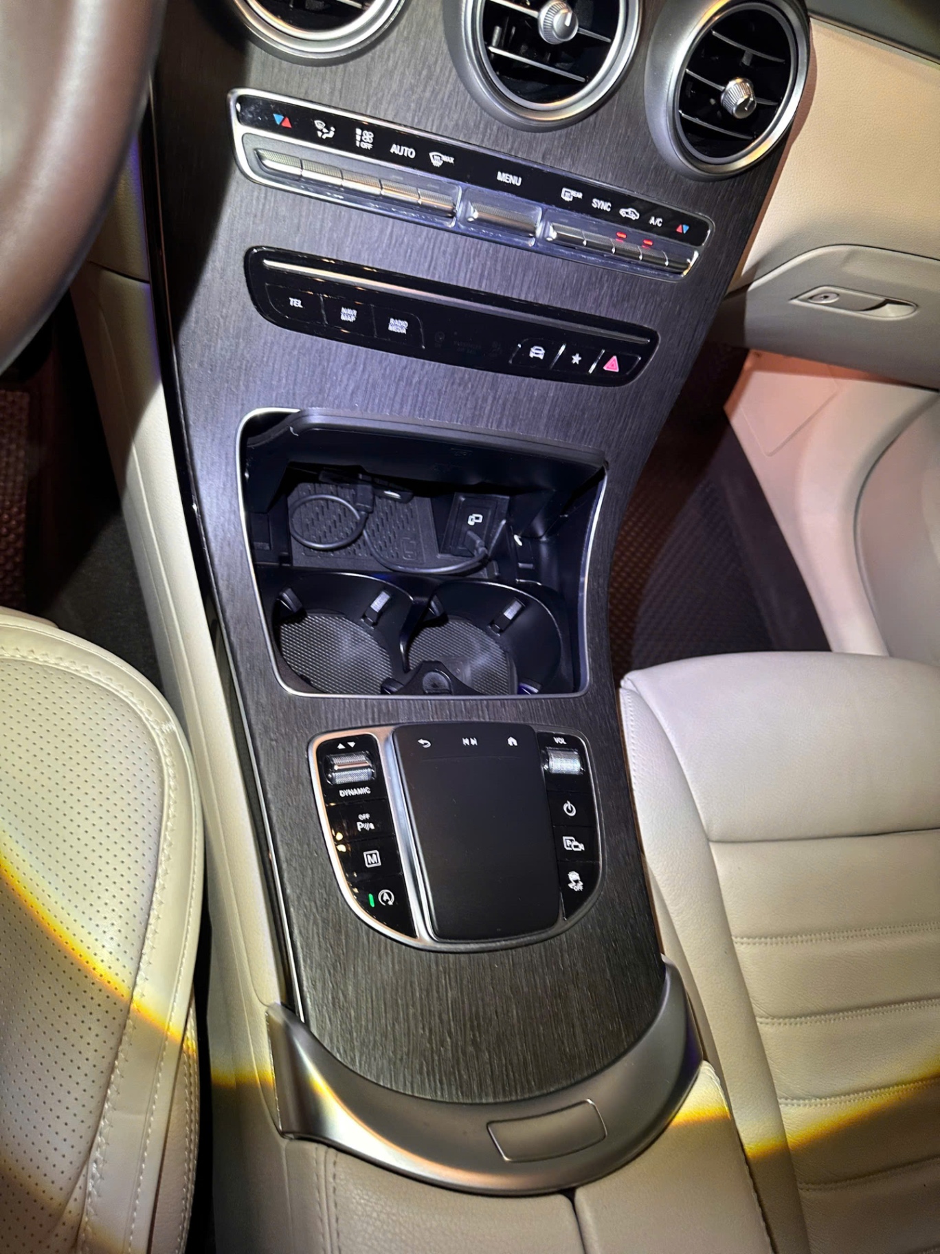 Mercedes GLC 2021 300 4Matic - Nội thất 7