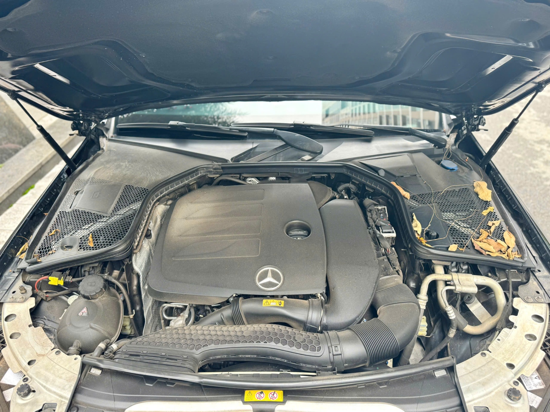 Mercedes C class C180 2020 - Khoang động cơ 1