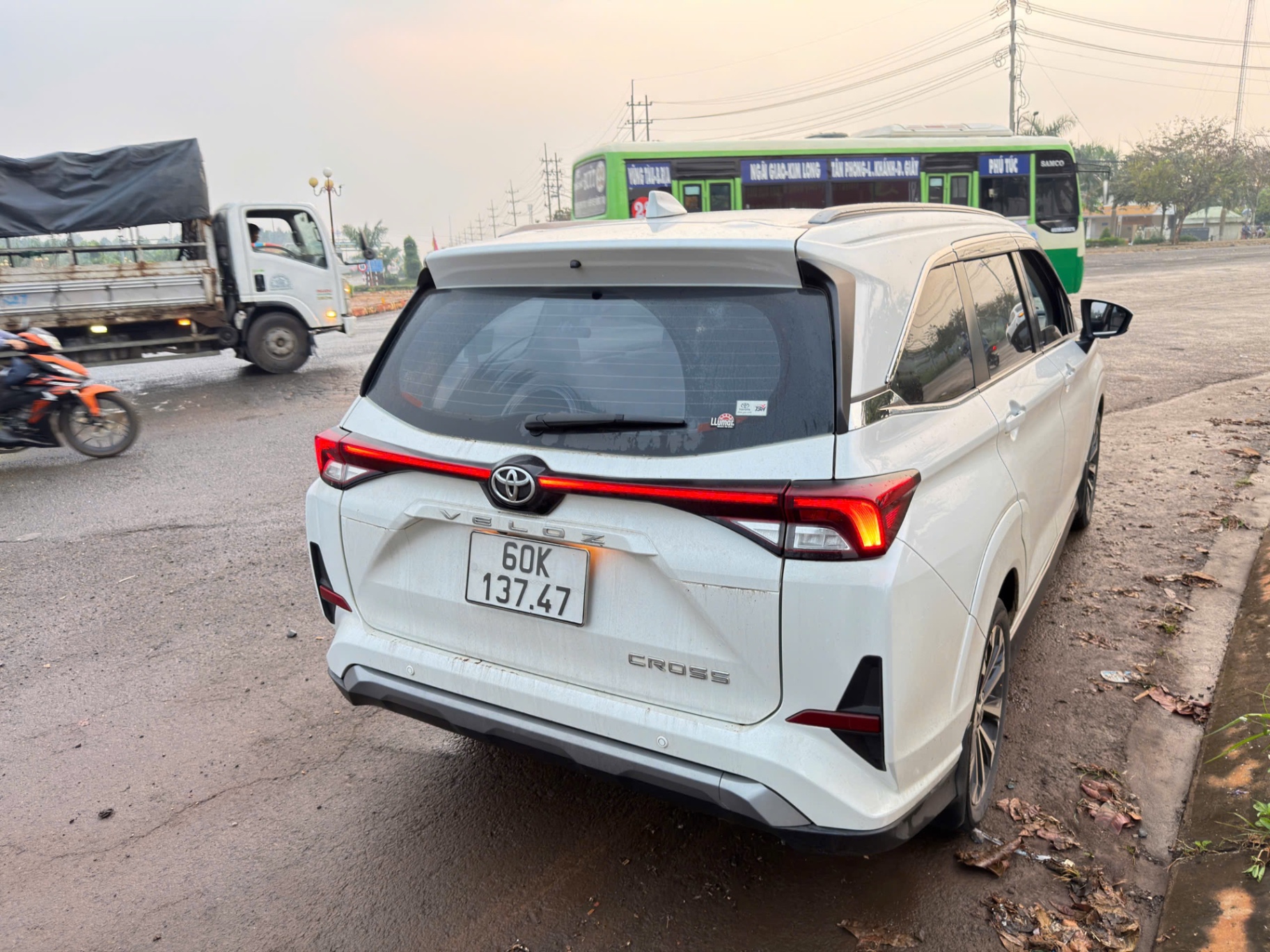 Toyota Veloz Cross Top 1.5 CVT 2022 - Ngoại thất 1