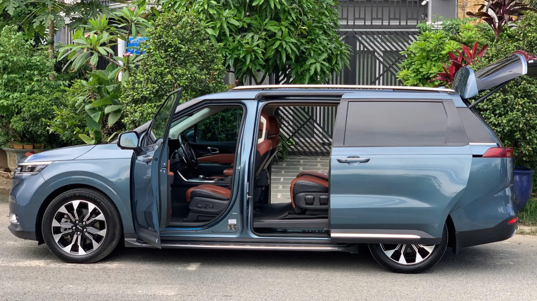 Kia Carnival Signature 2.2D 2022 - Ngoại thất 10