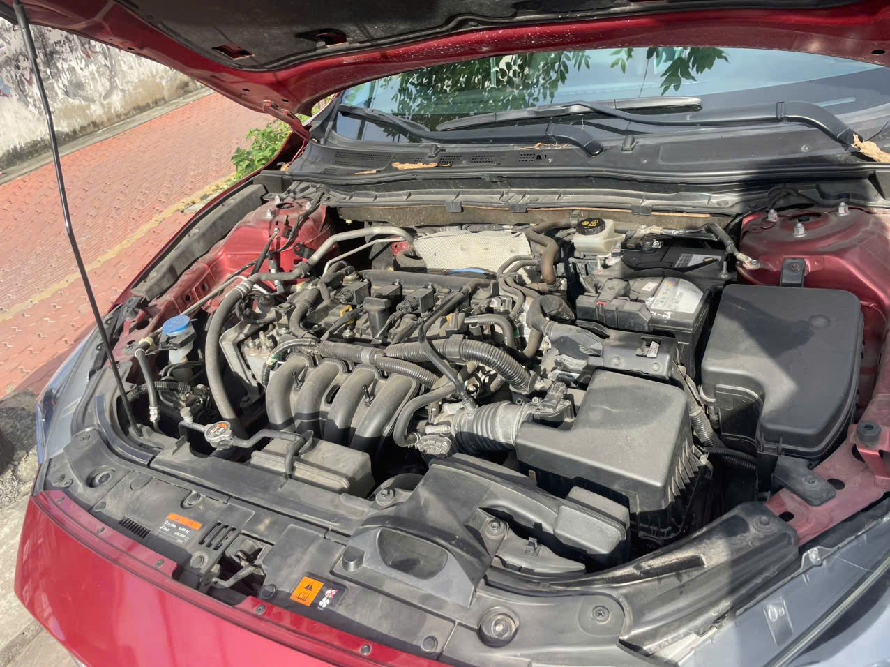 Mazda 3 1.5AT 2017 - Khoang động cơ 1