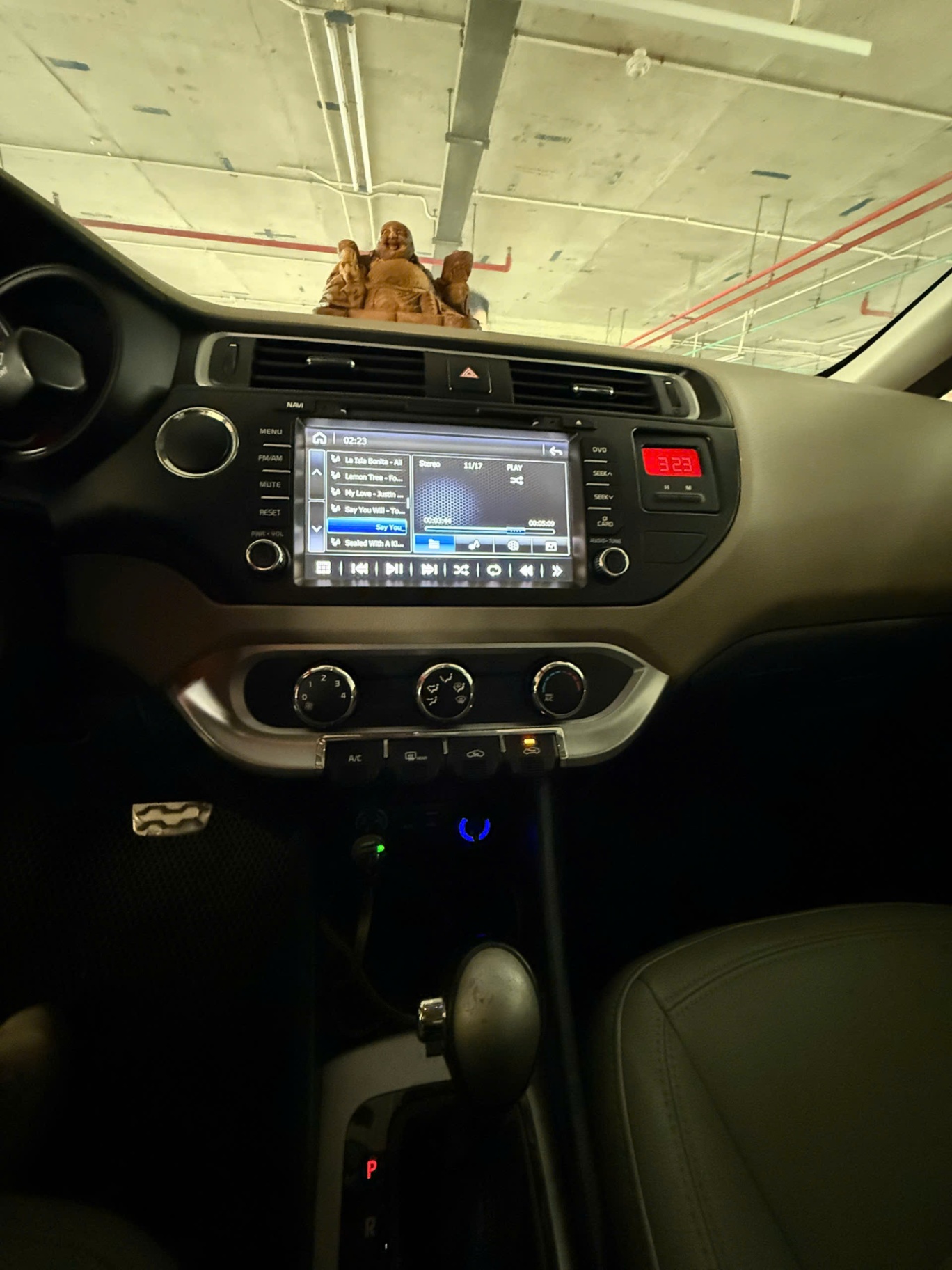 Kia Rio 1.4 AT 2015 - Nội thất 7