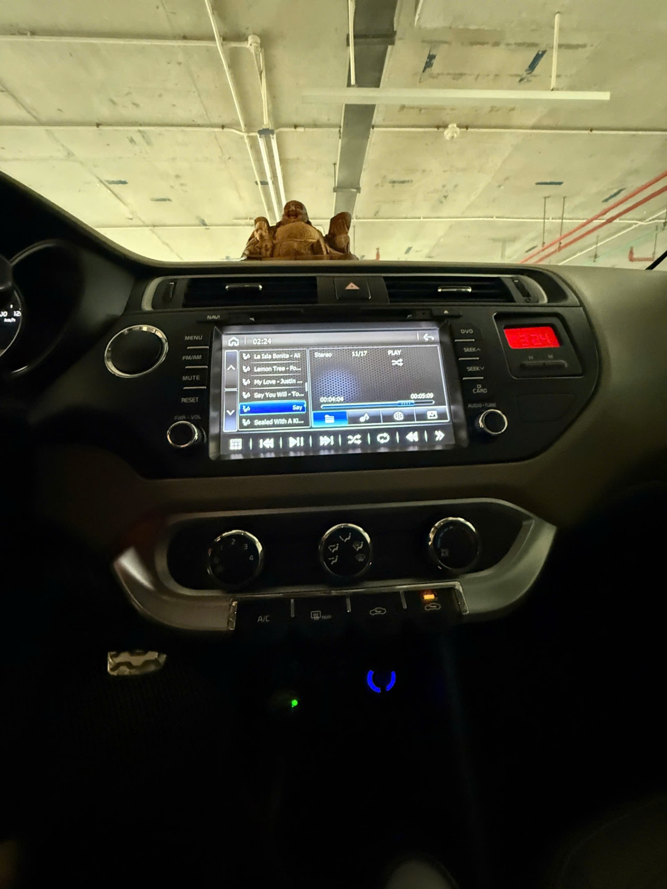 Kia Rio 1.4 AT 2015 - Nội thất 10