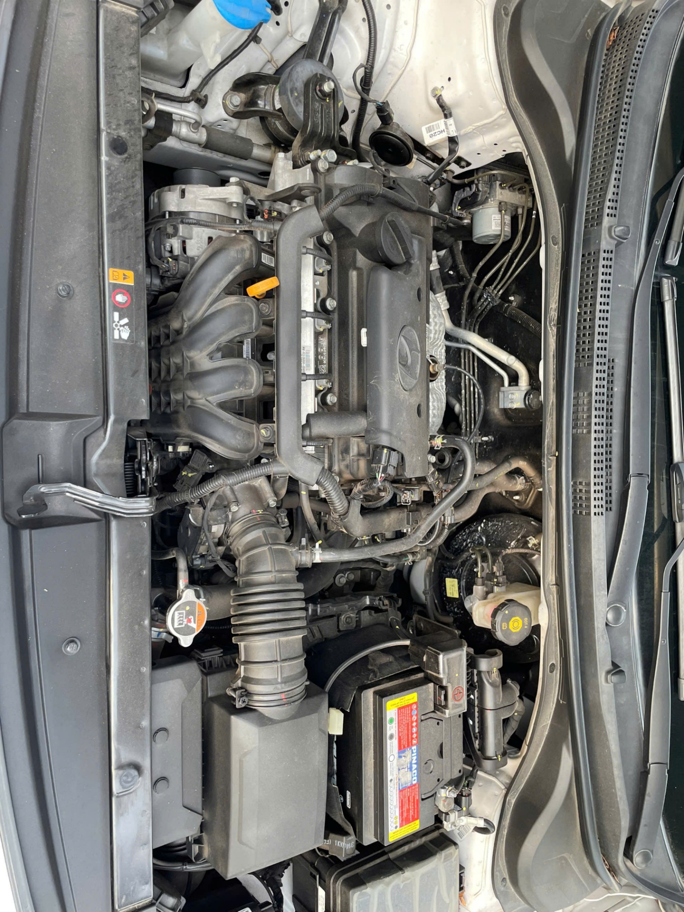 Hyundai Accent 1.4 AT Đặc Biệt 2023 - Khoang động cơ 1