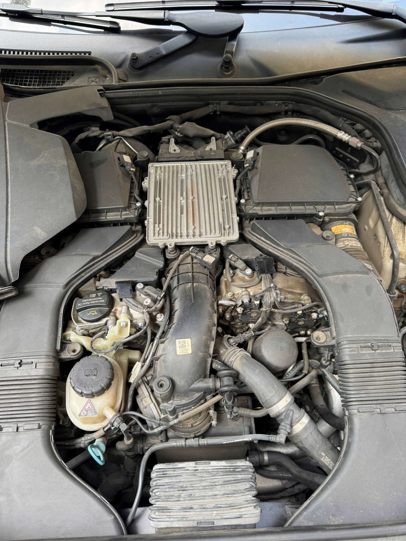 Mercedes S class 2017 S450L - Khoang động cơ 3