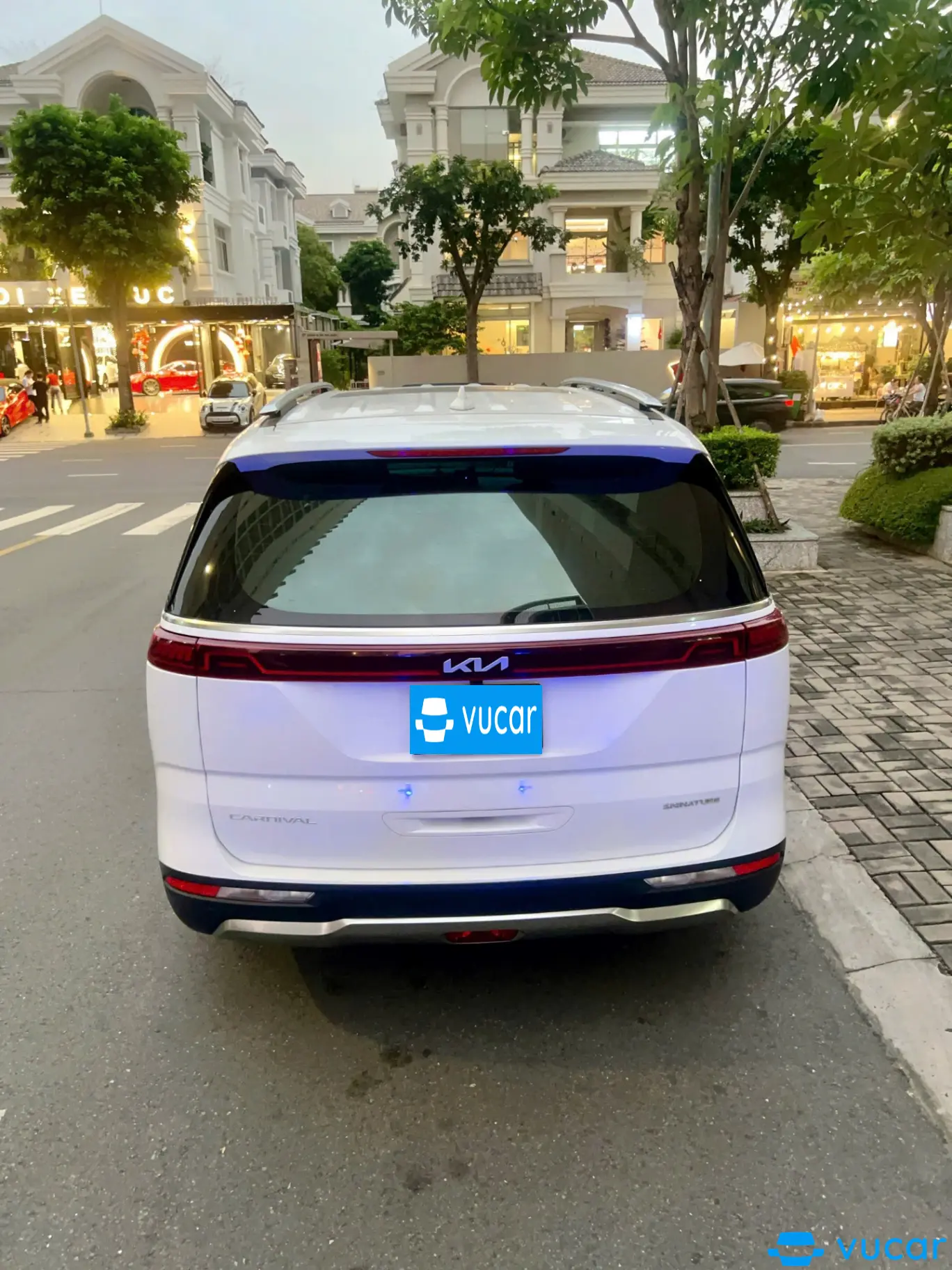 Kia Carnival Signature 2.2D 2022 - Ngoại thất 6