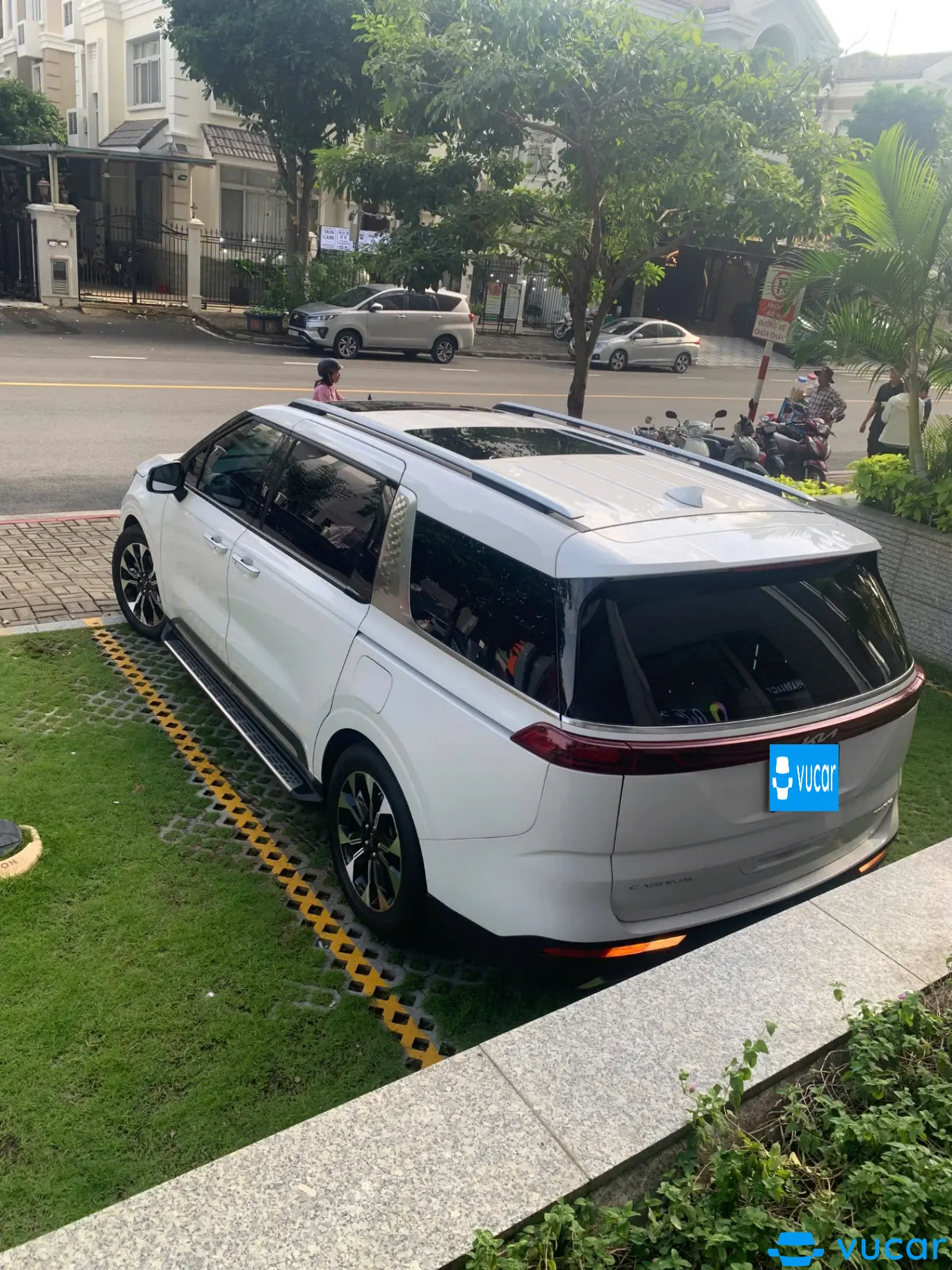 Kia Carnival Signature 2.2D 2022 - Ngoại thất 9