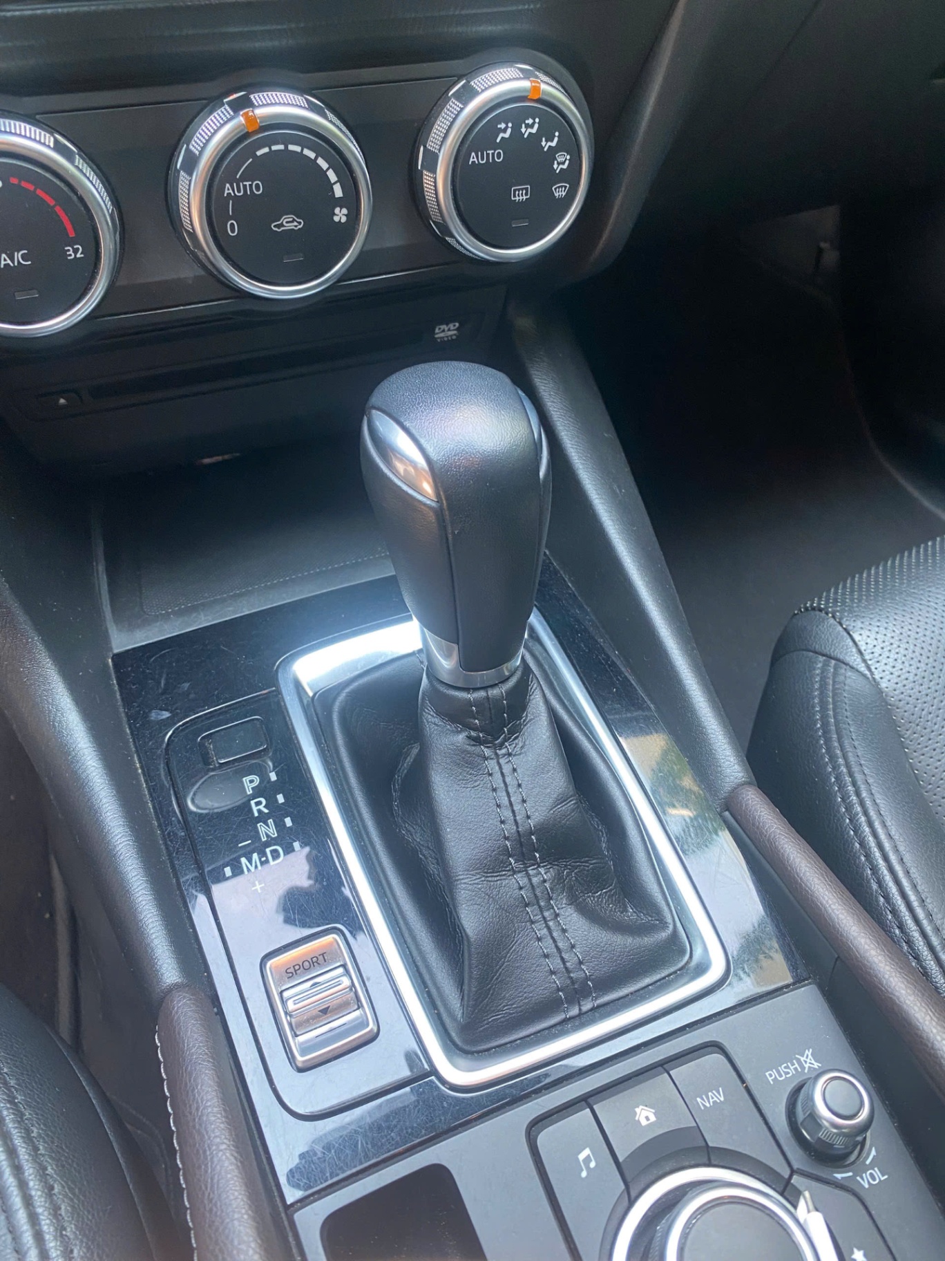 Mazda 3 1.5G AT SD FL 2019 - Nội thất 14