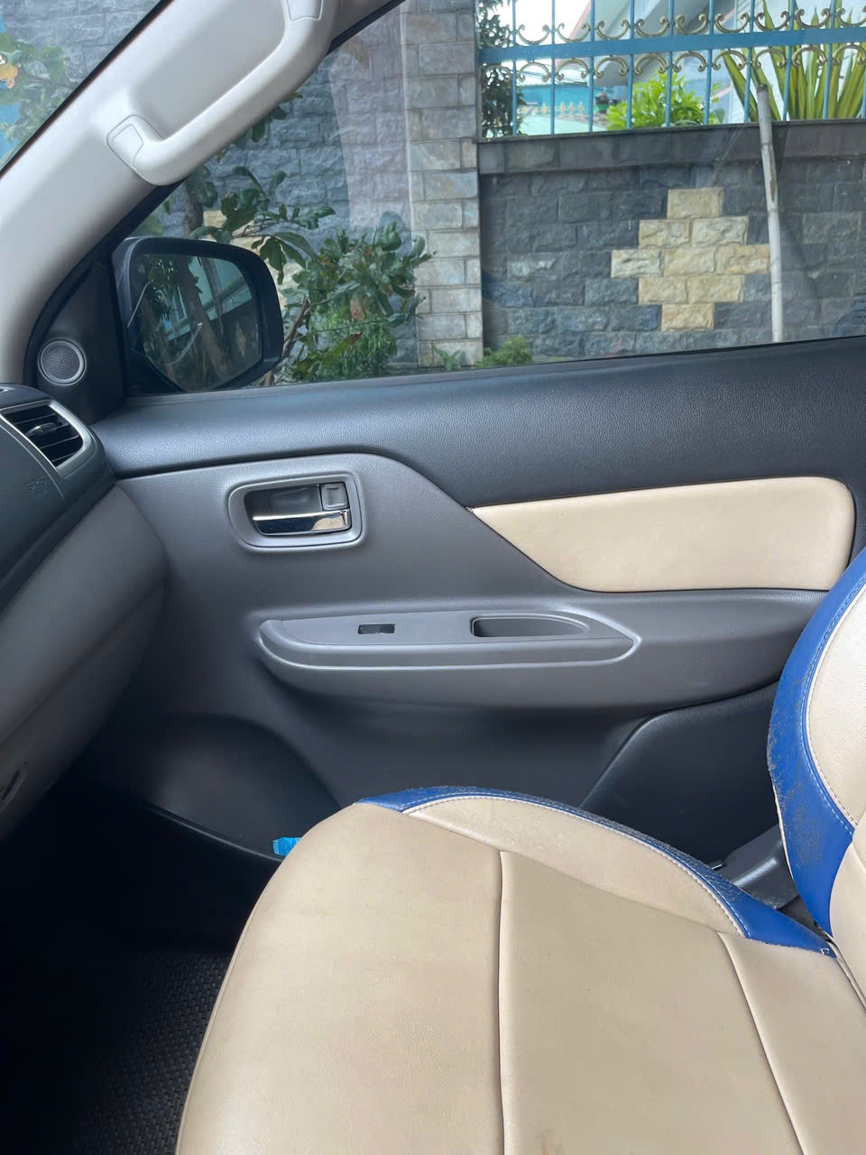 Mitsubishi Triton 4x2 AT 2019 - Nội thất 5