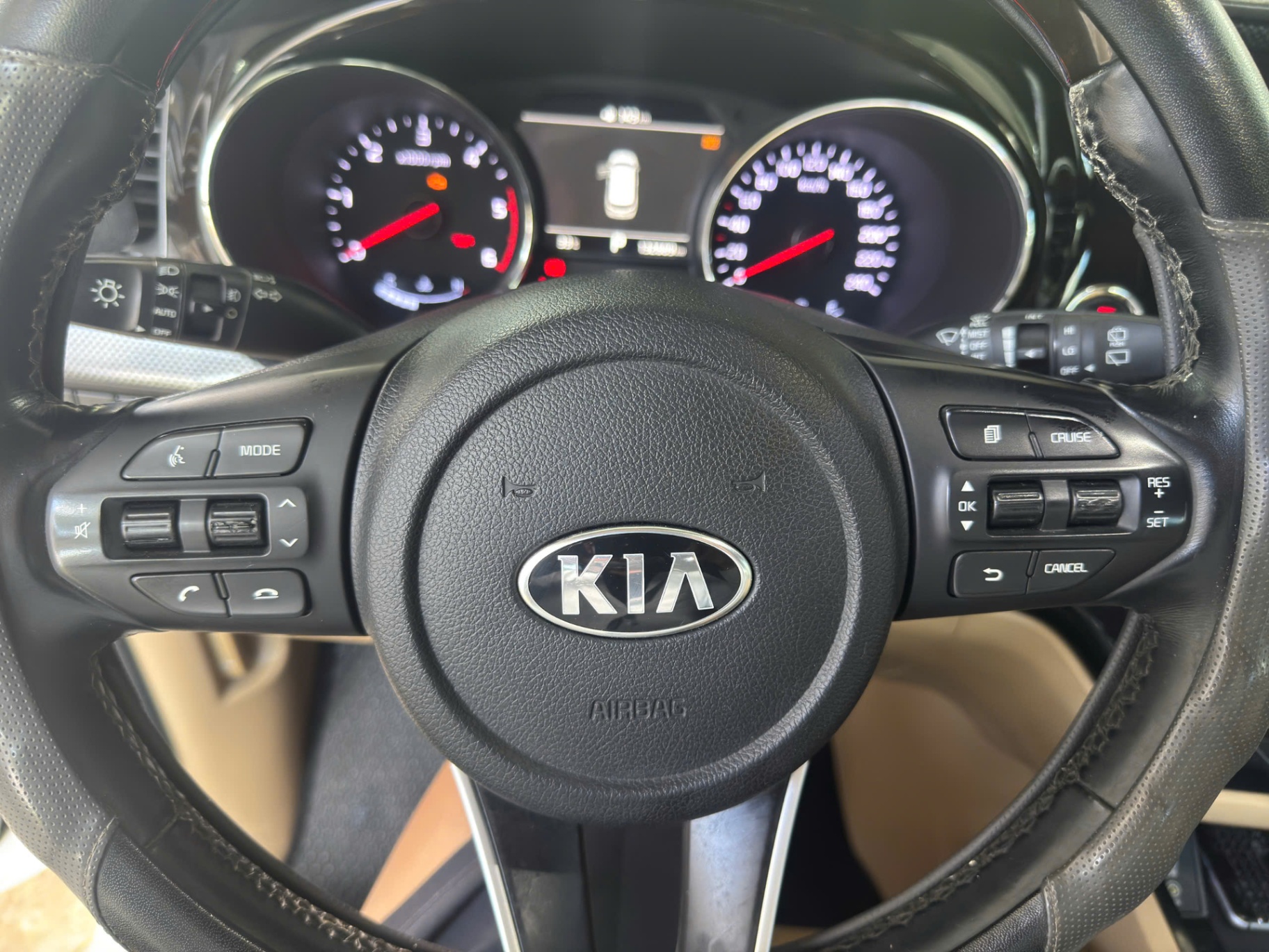Kia Sedona 2.2 DAT Luxury 2020 - Nội thất 5