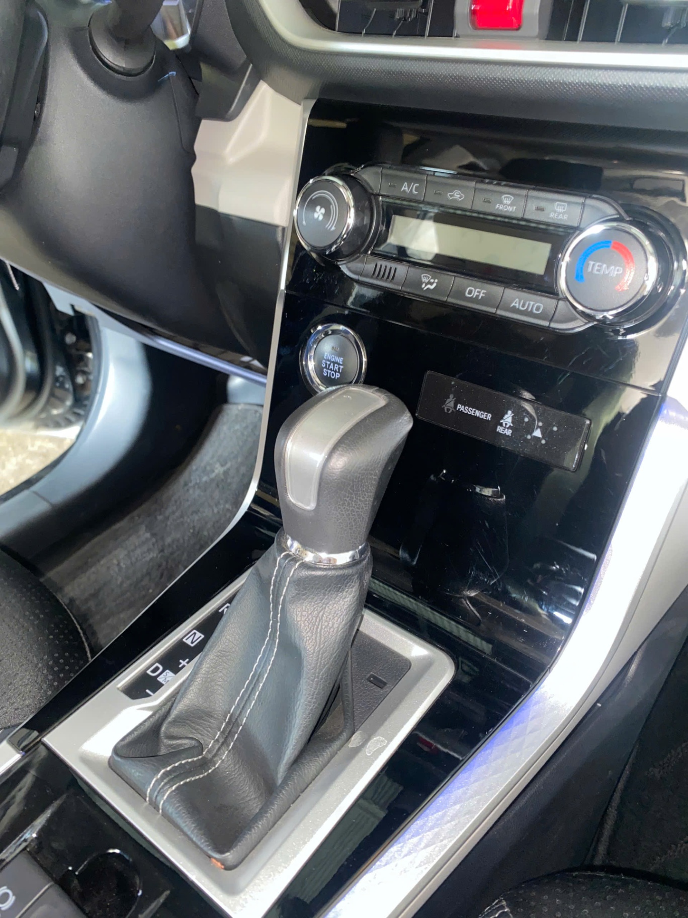 Toyota Veloz Cross 1.5 CVT 2024 - Nội thất 26
