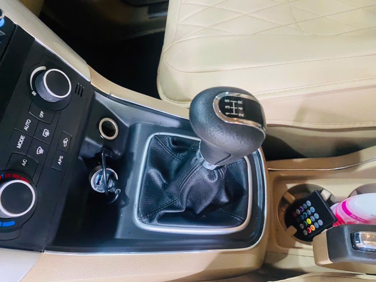Chevrolet Captiva LS 2.4 MT 2007 - Nội thất 3