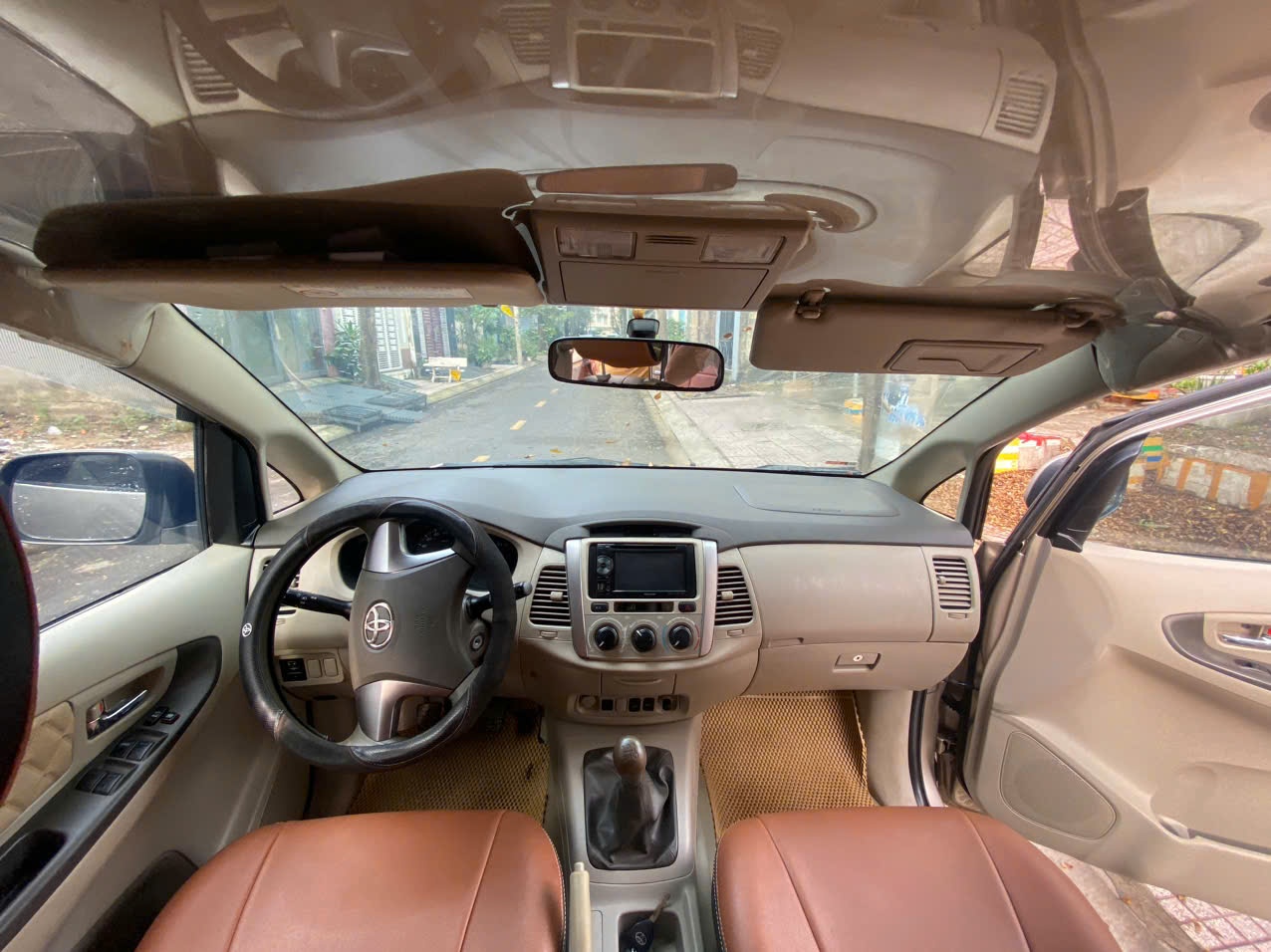 Toyota Innova 2.0E 2014 - Nội thất 3