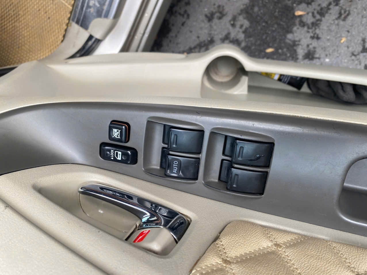 Toyota Innova 2.0E 2014 - Nội thất 5