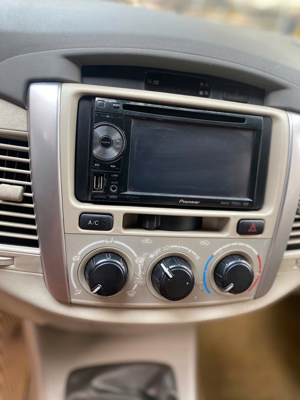 Toyota Innova 2.0E 2014 - Nội thất 6