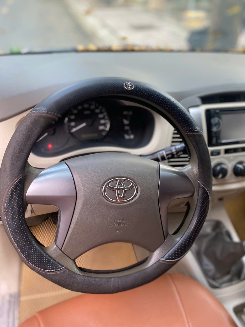 Toyota Innova 2.0E 2014 - Nội thất 8