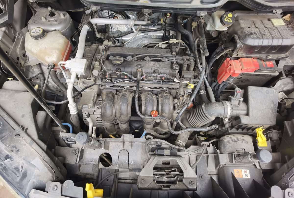 Ford Ecosport Titanium 1.5L AT 2015 - Khoang động cơ 1