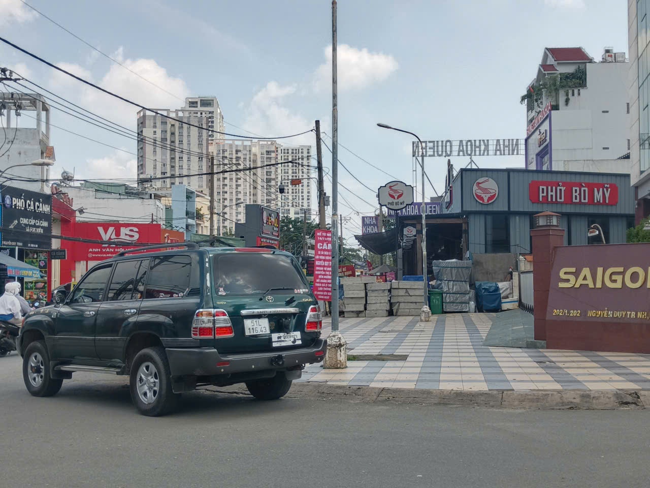 Toyota Land cruiser 2003 - Khoang động cơ 1