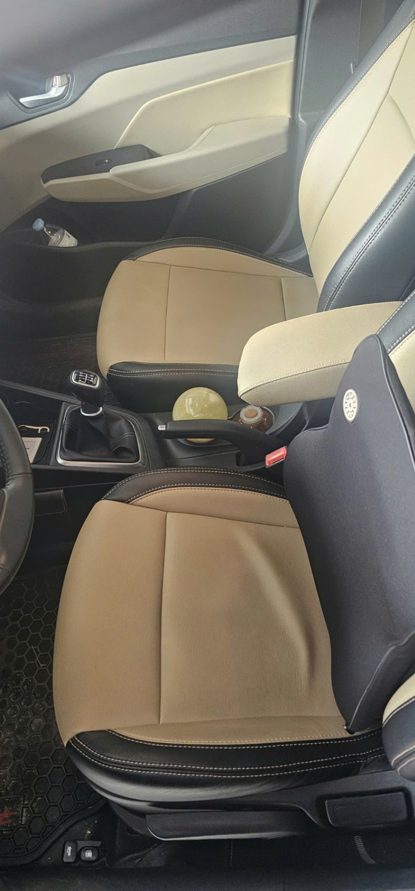 Hyundai Accent 1.4 MT 2020 - Nội thất 1