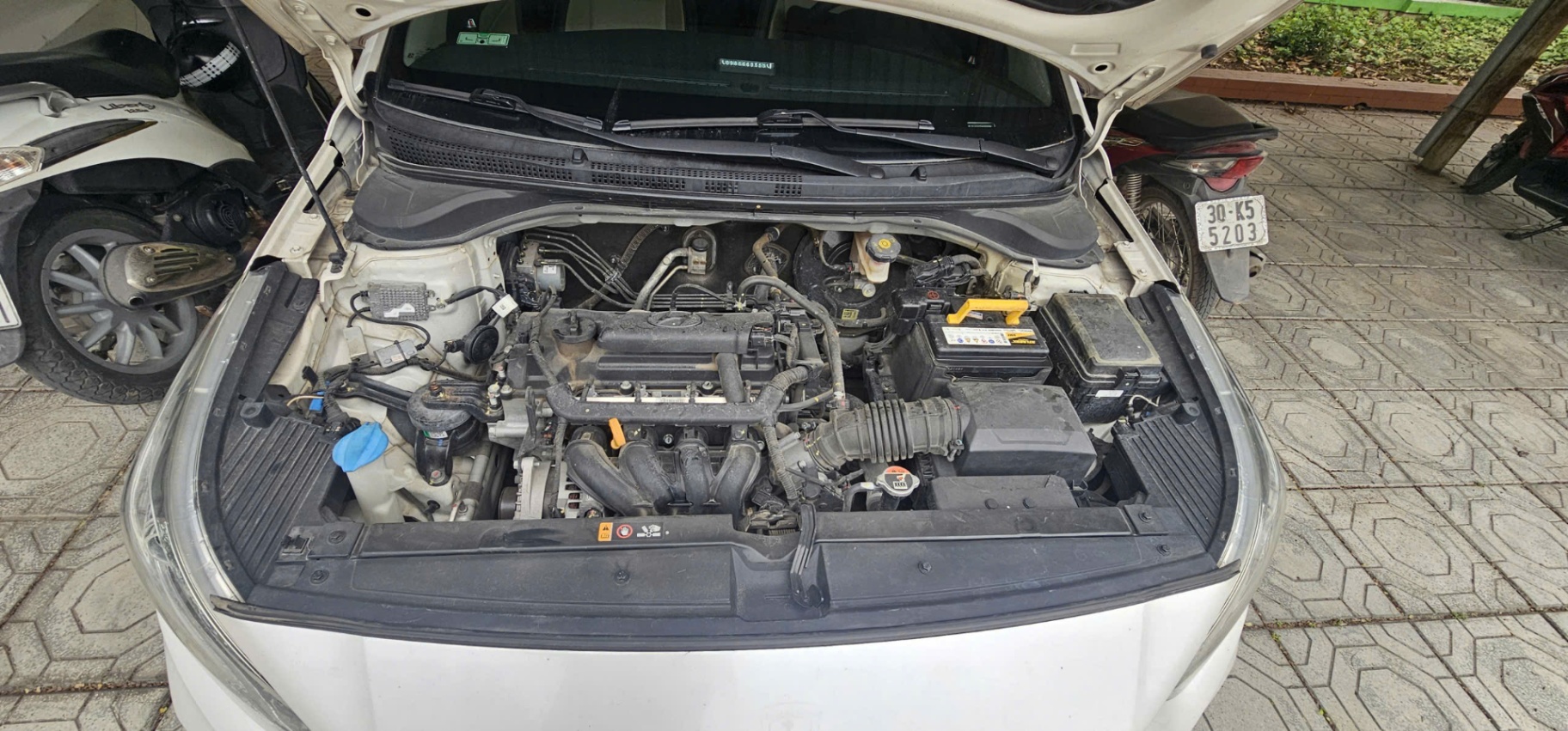 Hyundai Accent 1.4 MT 2020 - Khoang động cơ 1