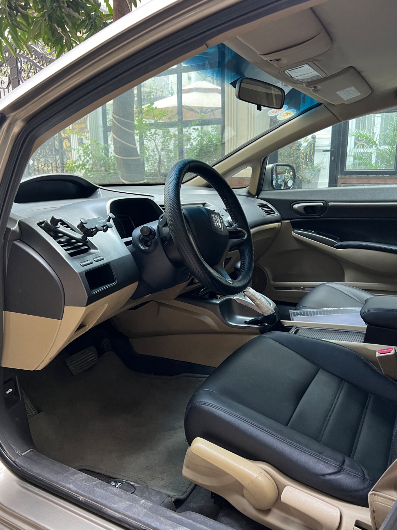Honda Civic 1.8 AT 2010 - Ngoại thất 4