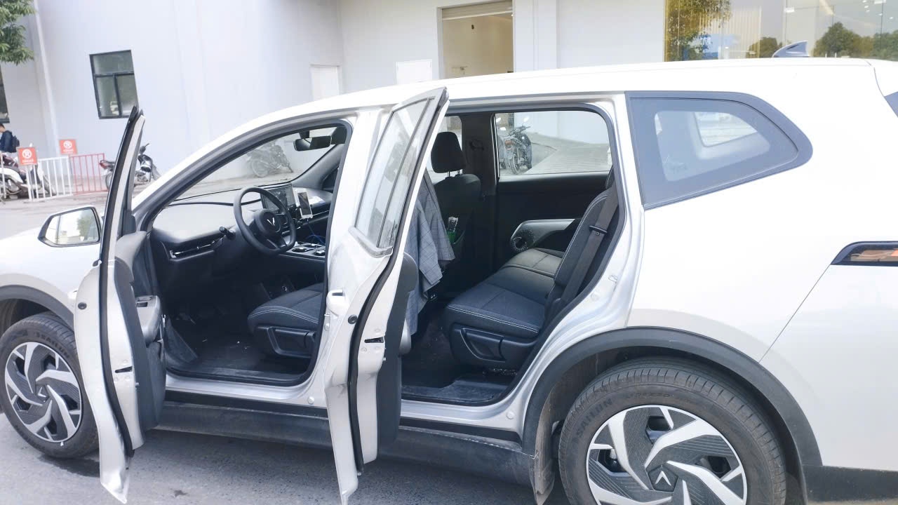 VinFast Limo green AT 2025 - Ngoại thất 4