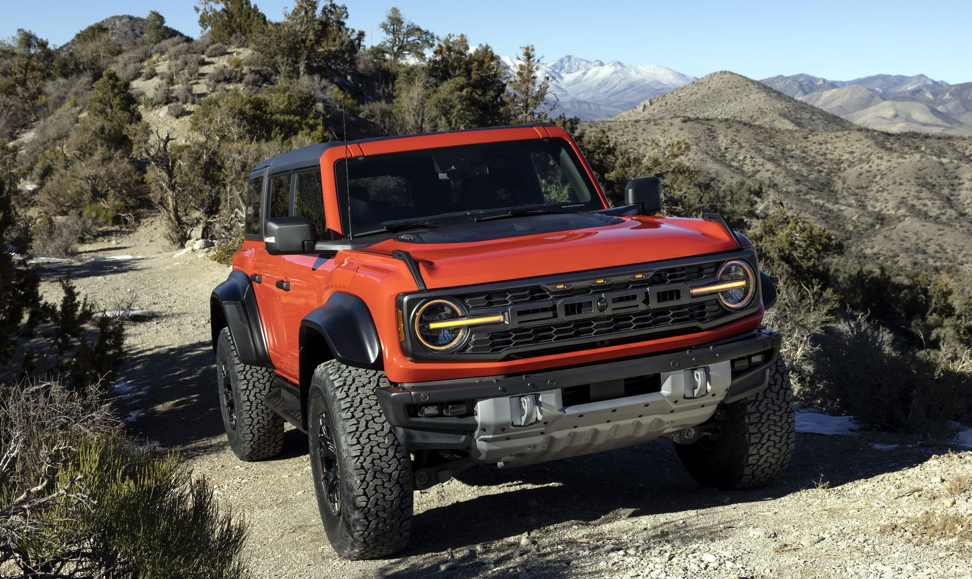Xe SUV có khoảng sáng gầm lớn nhất: Ford Bronco Raptor (333 mm)