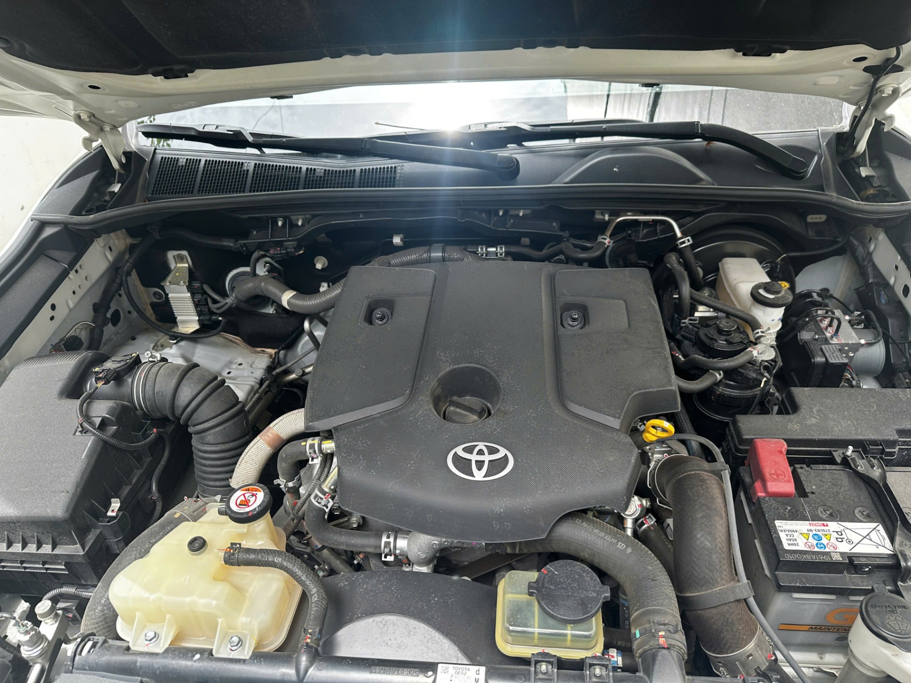Toyota Fortuner 2.4G 4x2 AT Legender 2021 - Khoang động cơ 3