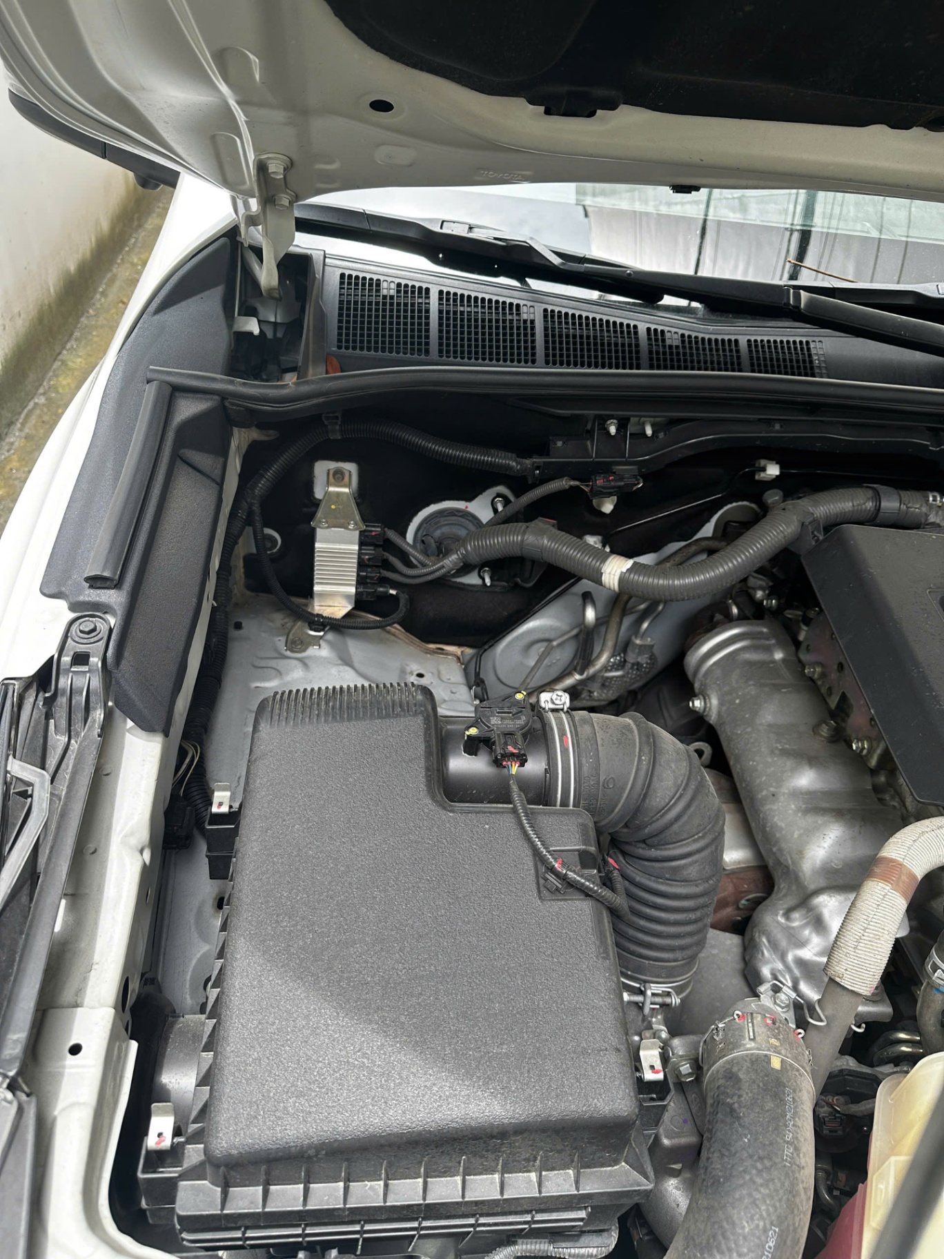 Toyota Fortuner 2.4G 4x2 AT Legender 2021 - Khoang động cơ 6